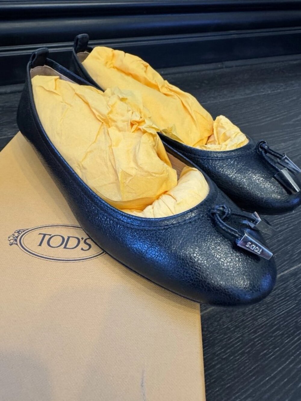 Authentic Tod’s Black Leather Ballet Flats Logo Metal Bow Women’s Size 36.5